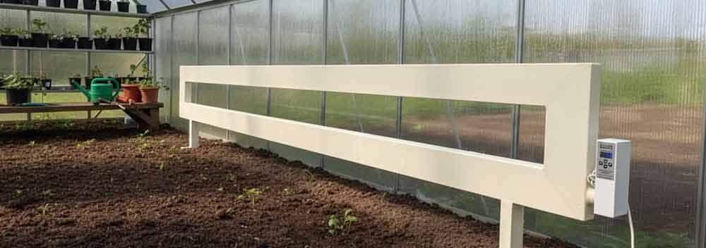 Чим обігріти теплицю під час заморозків