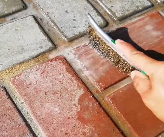 Очистка тротуарной плитки от цемента