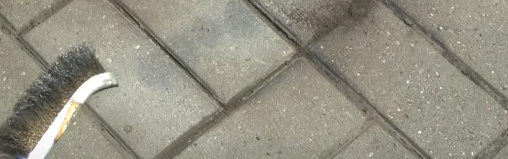 Як прибрати масляні плями з тротуарної плитки