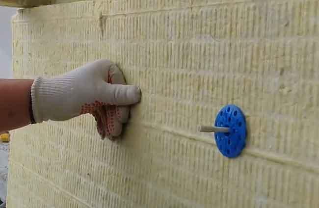 Як кріпити утеплювач до фасаду