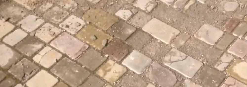 наслідки неправильного догляду за тротуарною плиткою взимку