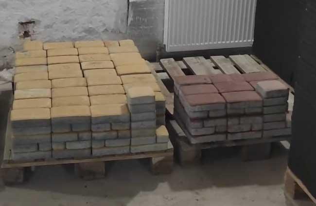 Скільки квадратів бруківки на піддоні