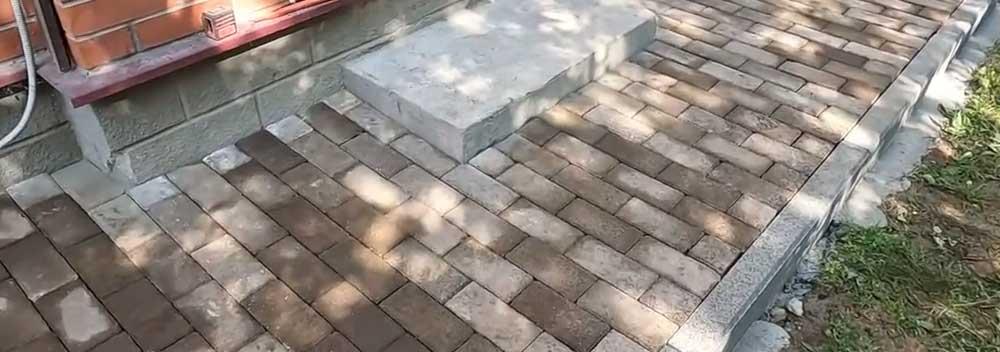 Тротуарна плитка на бетонну відмостку